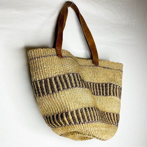 Vintage Handbags - Woven Straw Tote Natural Stripe Leather Handle Market Bag